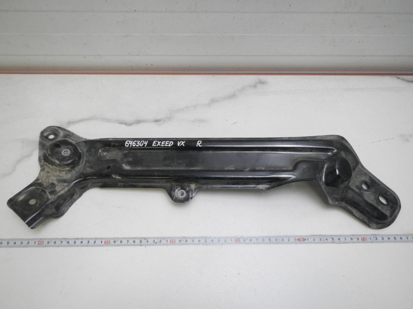 Кронштейн фар правый