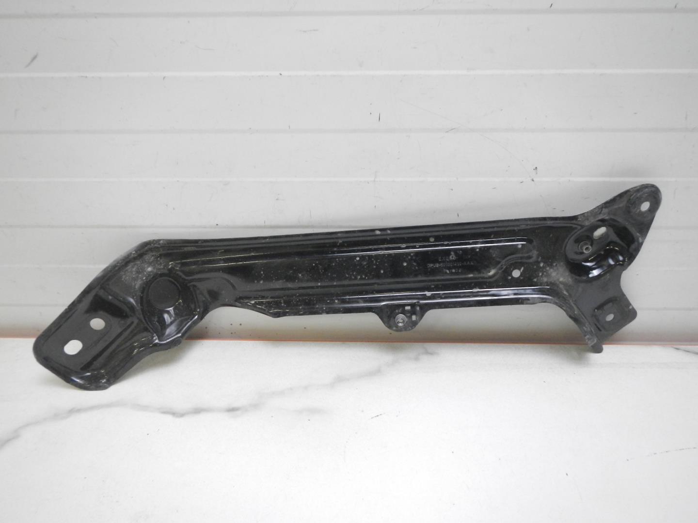 Кронштейн фар правый