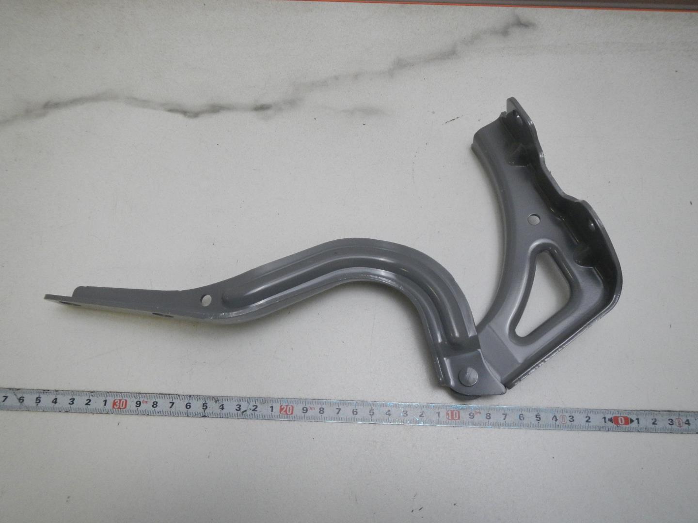 Петля капота левая