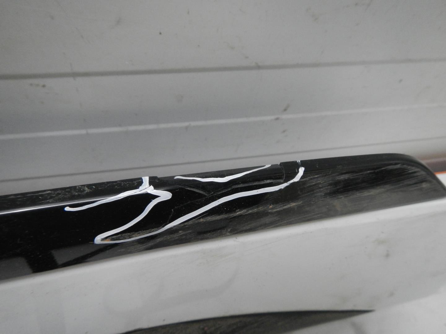 Молдинг передней правой двери