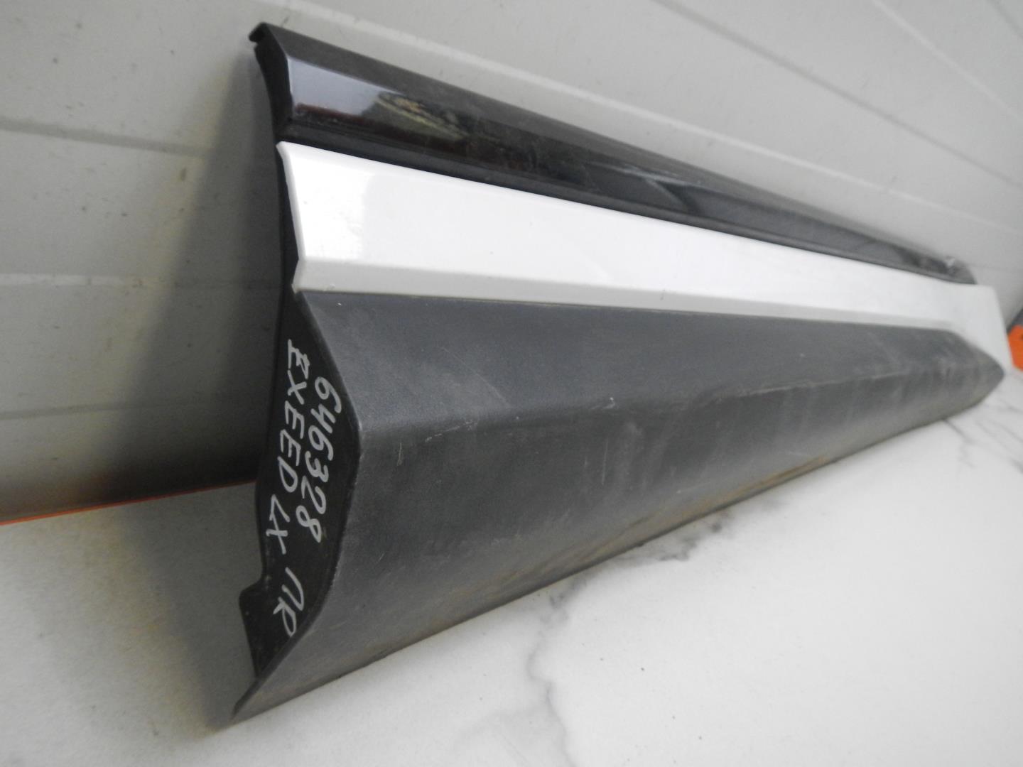 Молдинг передней правой двери