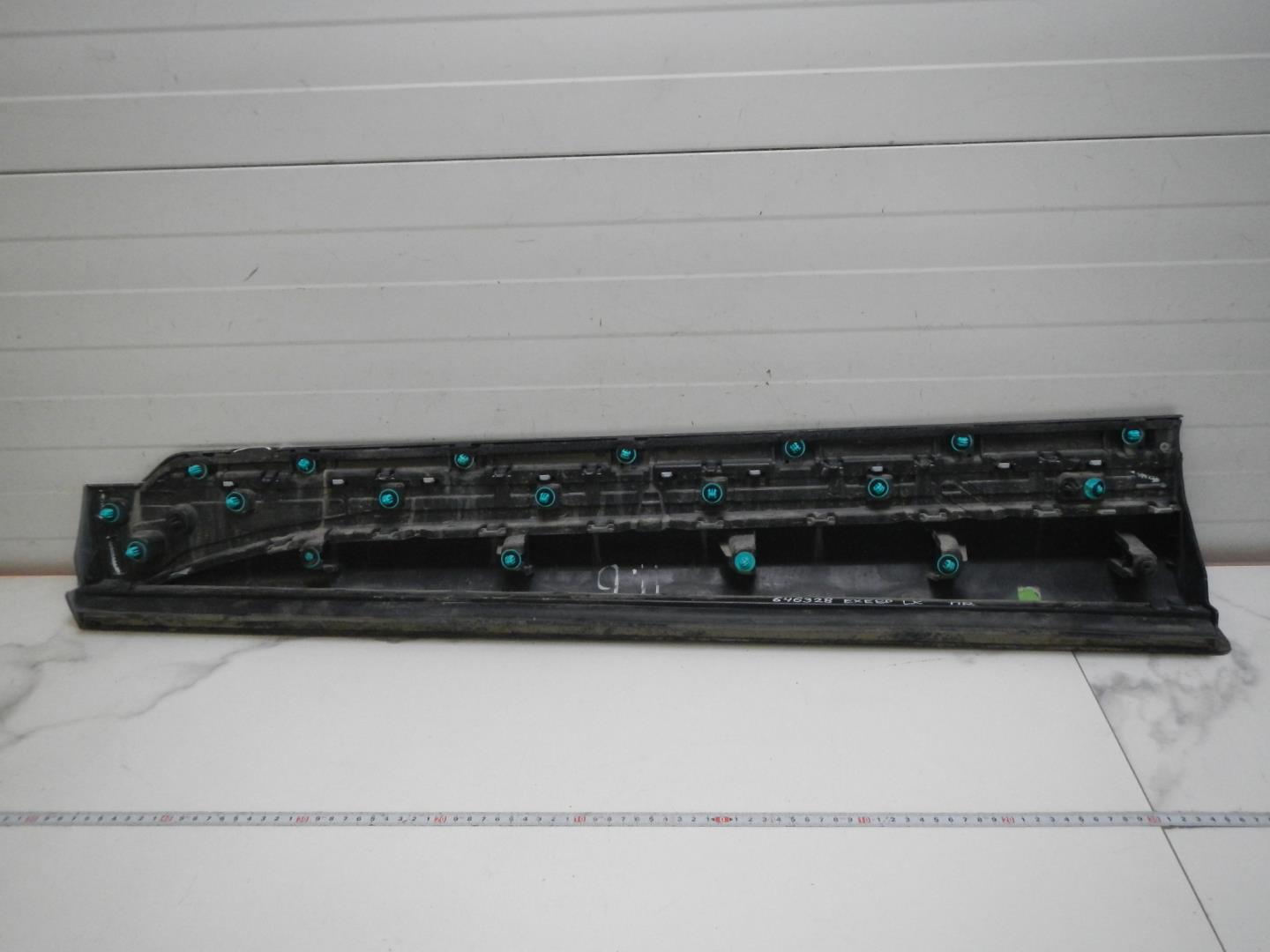 Молдинг передней правой двери