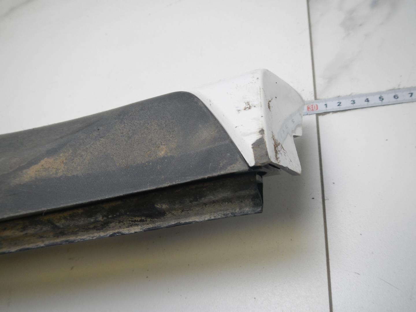 Молдинг передней правой двери