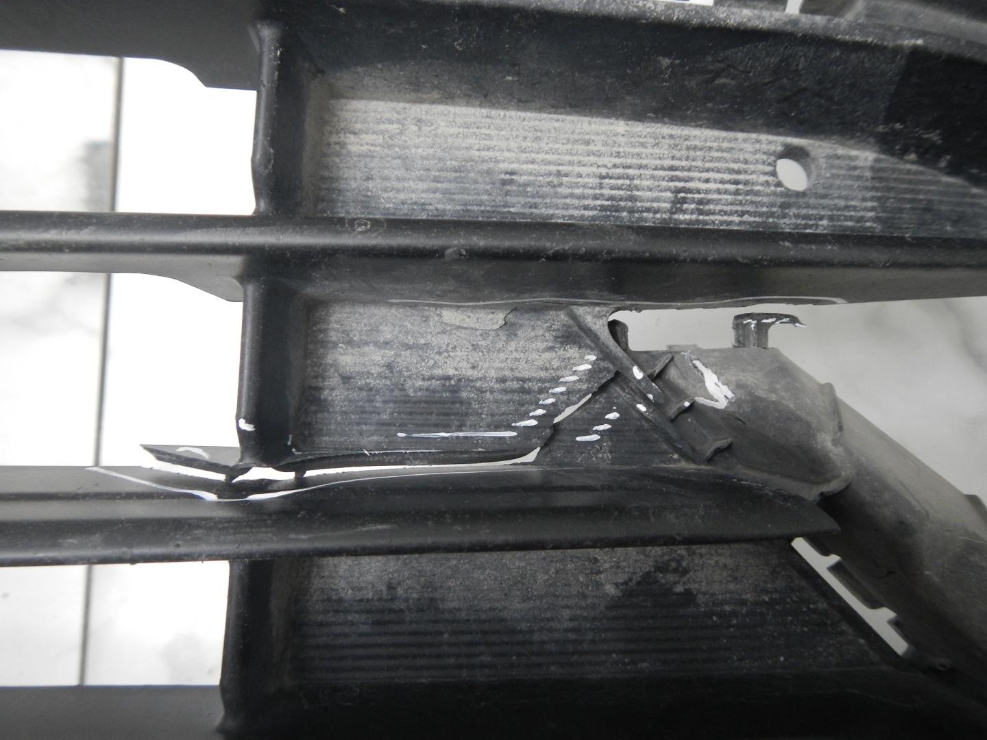 Решетка в бампер центральная