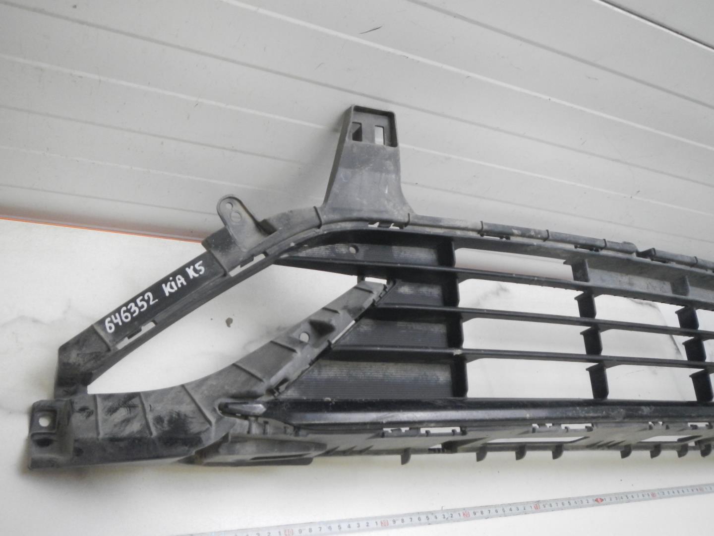 Решетка в бампер центральная