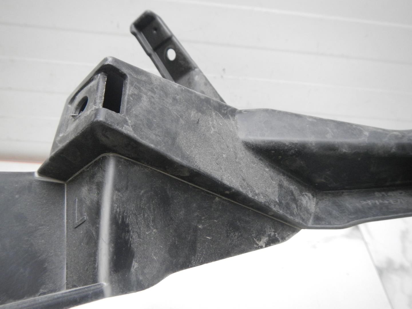 Кронштейн фары противотуманной левой