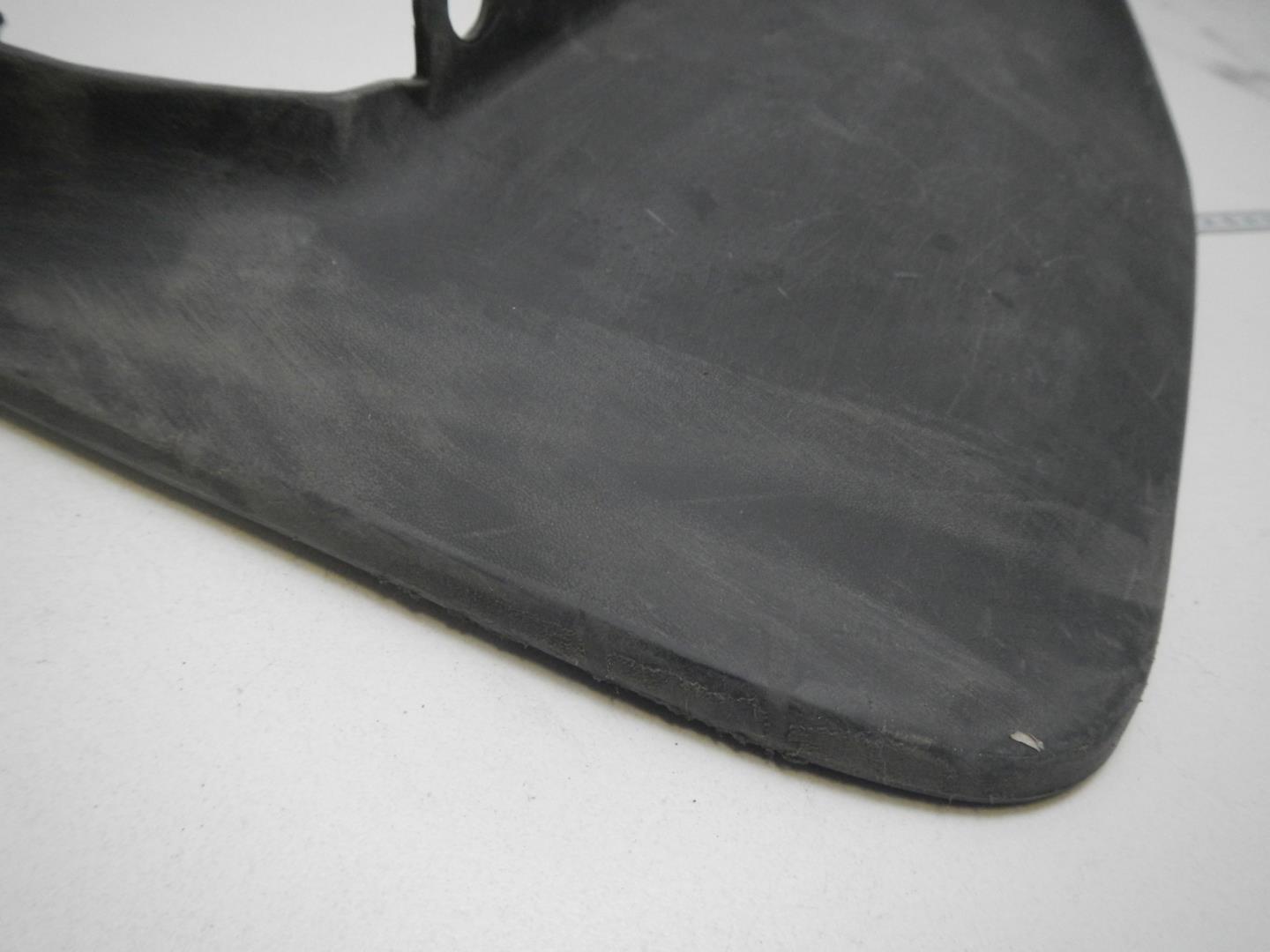 Брызговик задний левый