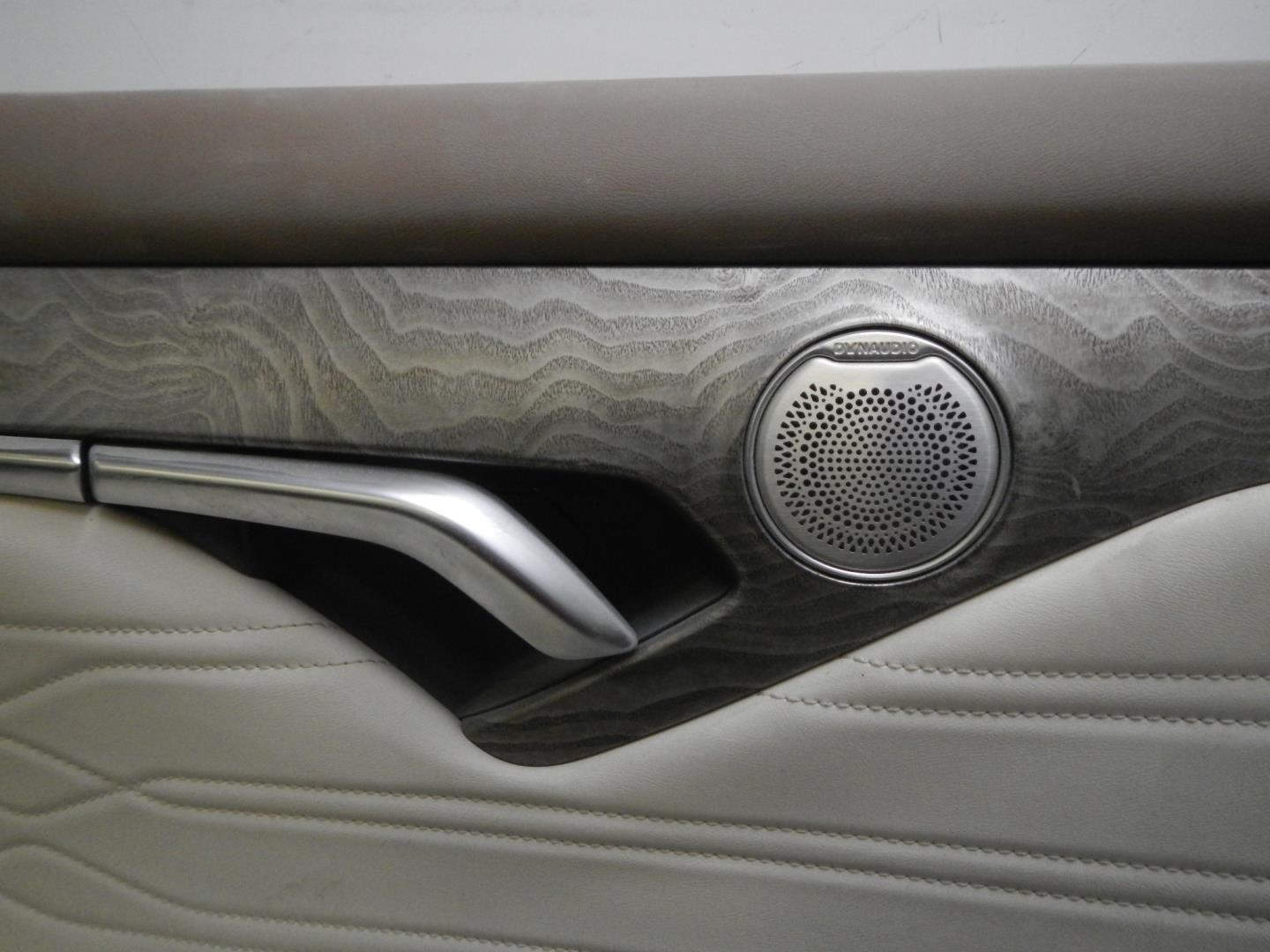 Обшивка двери задней левой