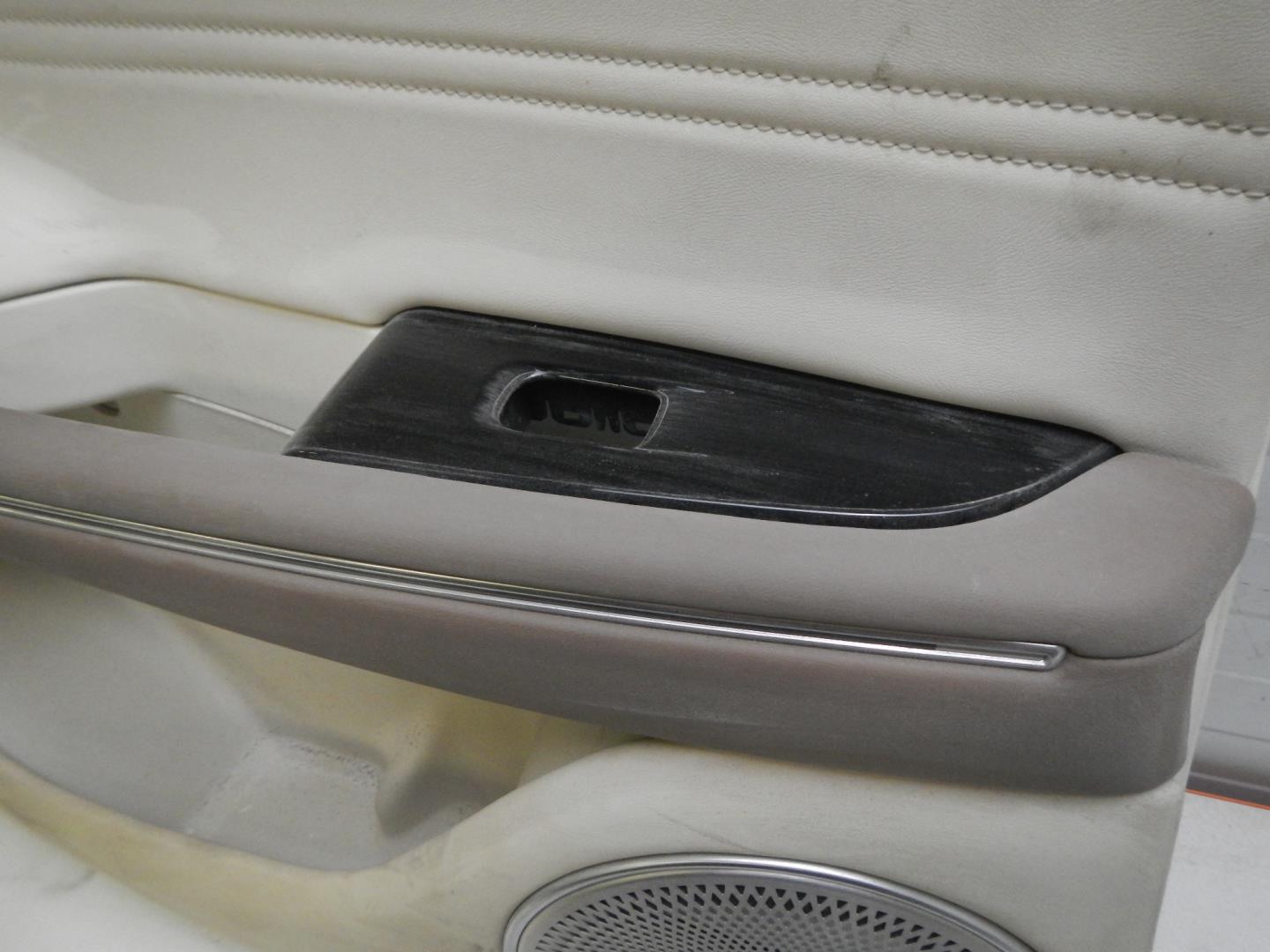 Обшивка двери задней левой