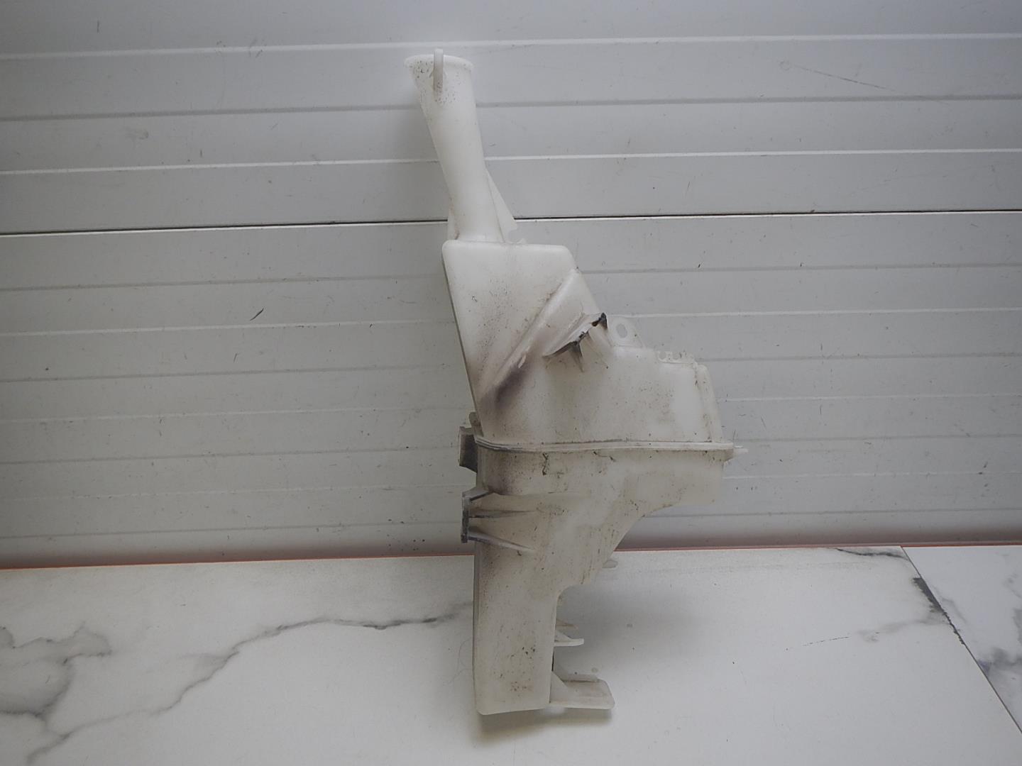 Бачок омывателя лобового стекла