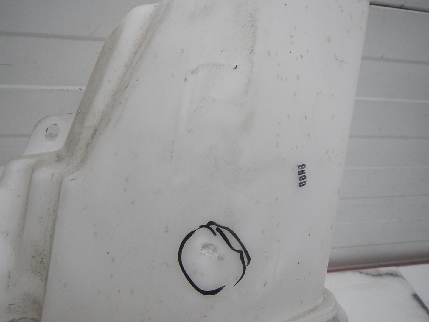 Бачок омывателя лобового стекла