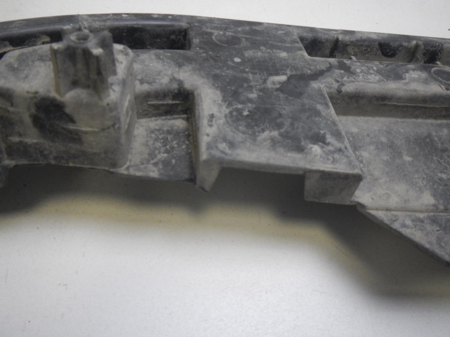 Усилитель переднего бампера