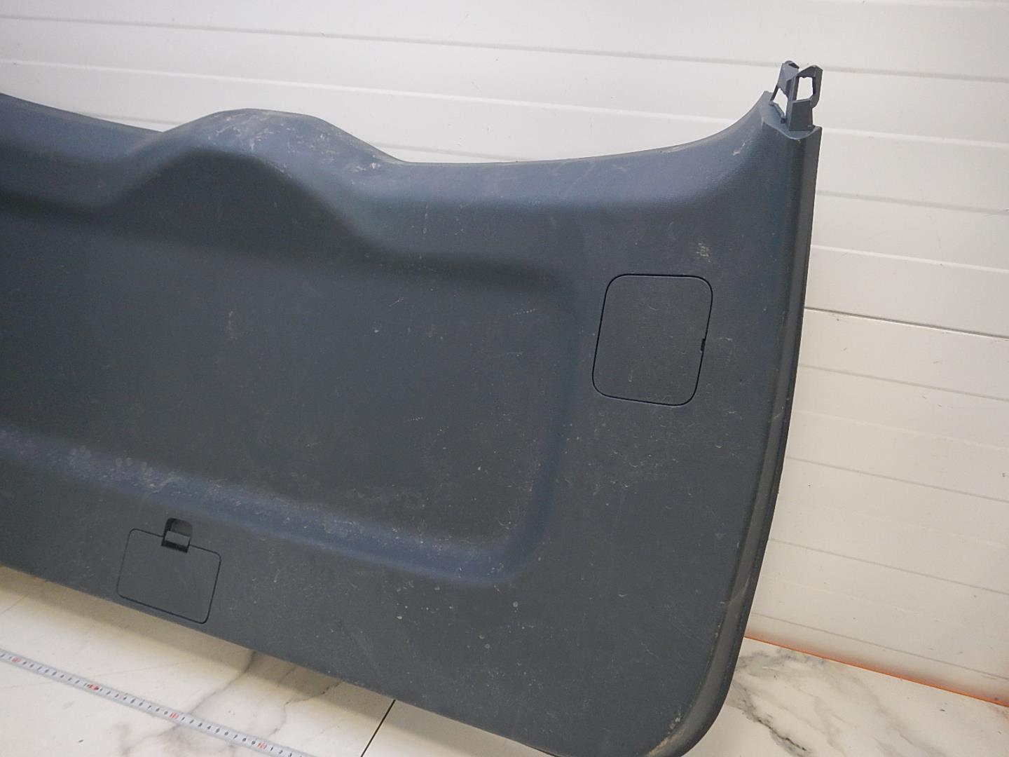 Обшивка двери багажника