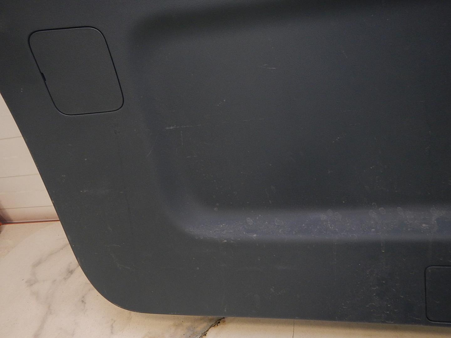 Обшивка двери багажника