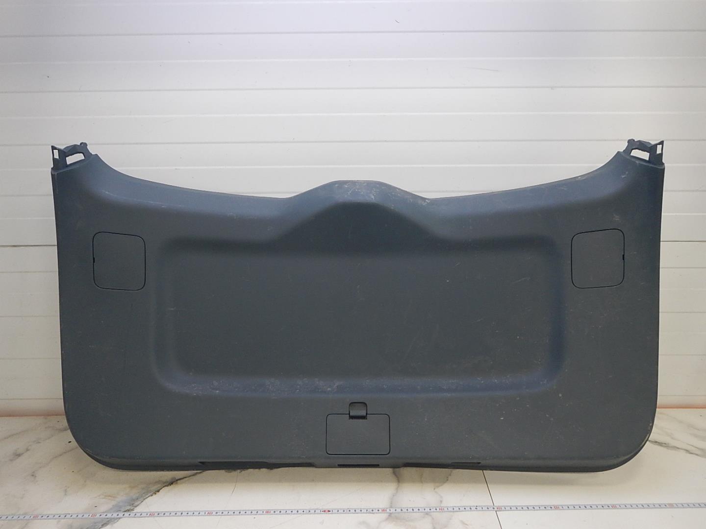 Обшивка двери багажника