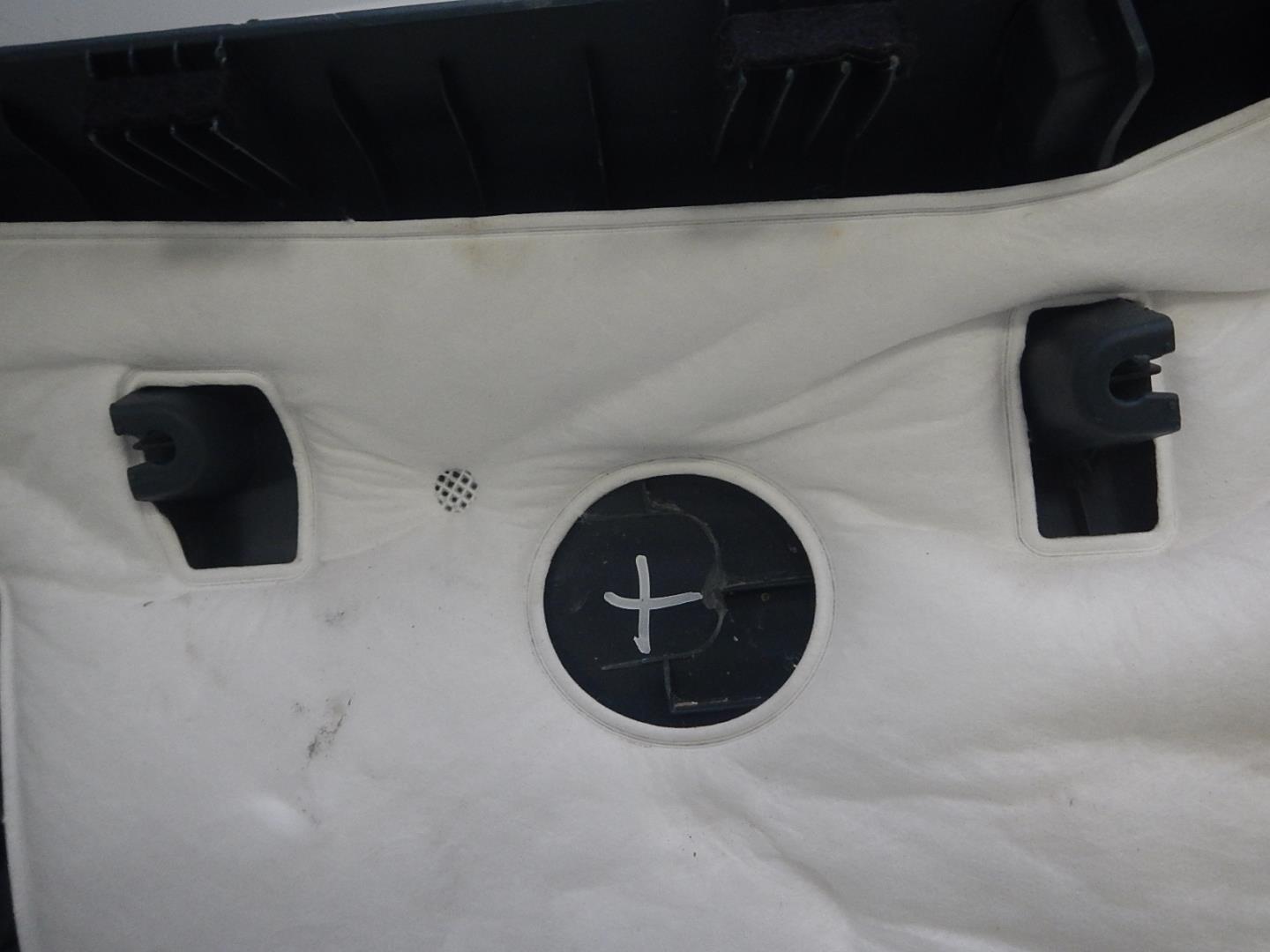 Обшивка двери багажника