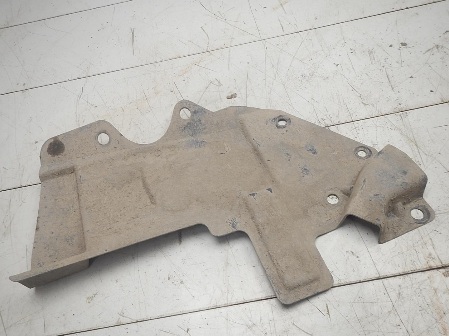 Пыльник двигателя боковой левый