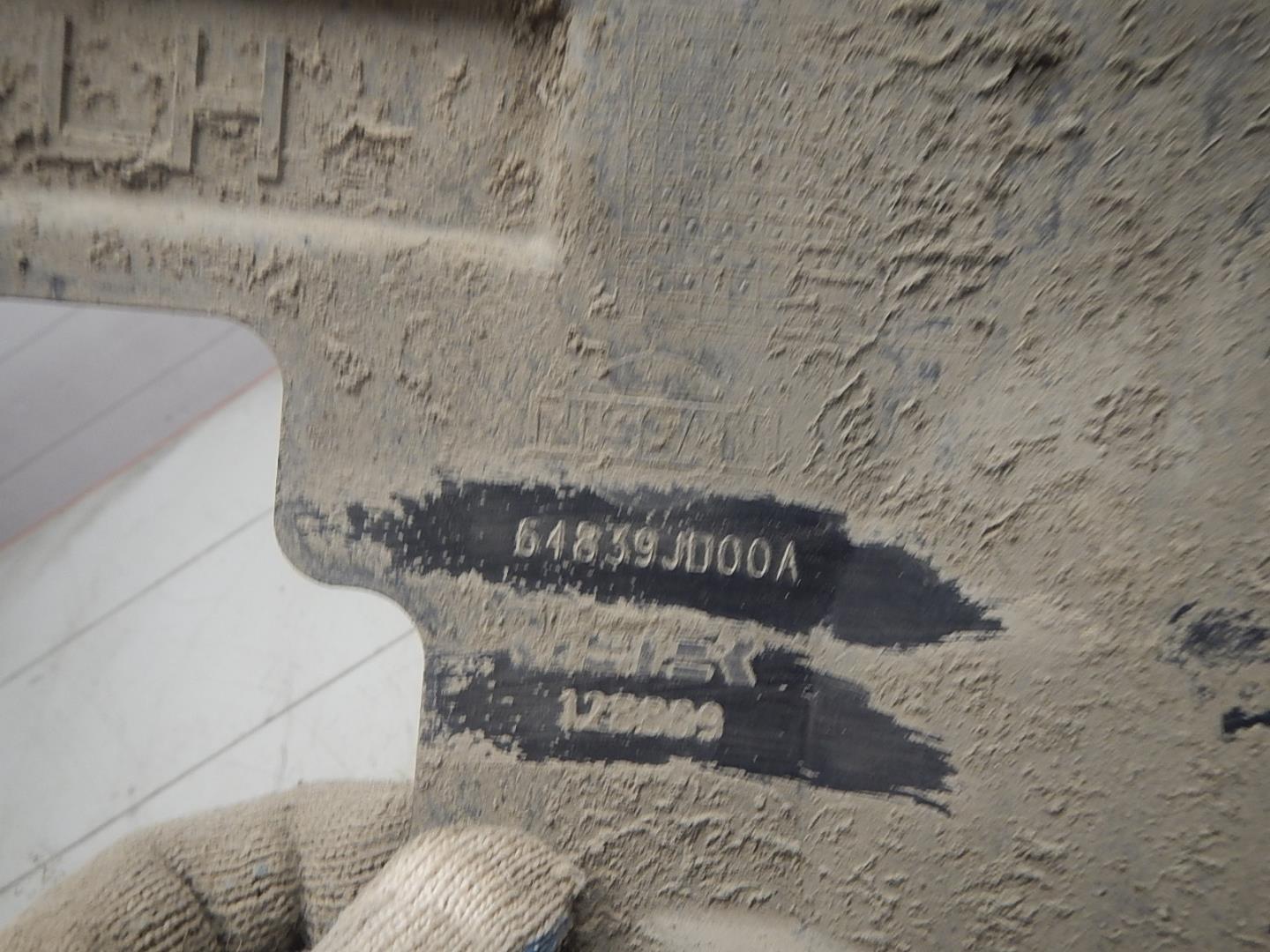 Пыльник двигателя боковой левый