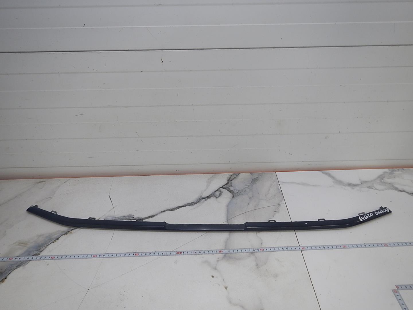 Молдинг переднего бампера