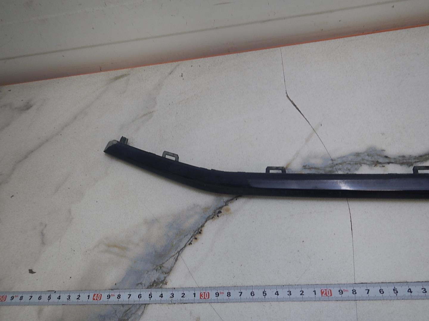 Молдинг переднего бампера