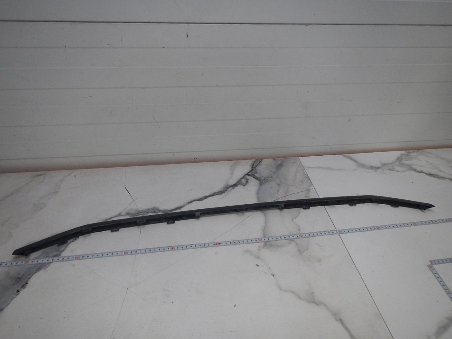 Молдинг переднего бампера