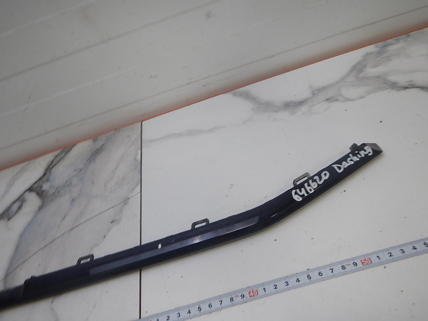 Молдинг переднего бампера