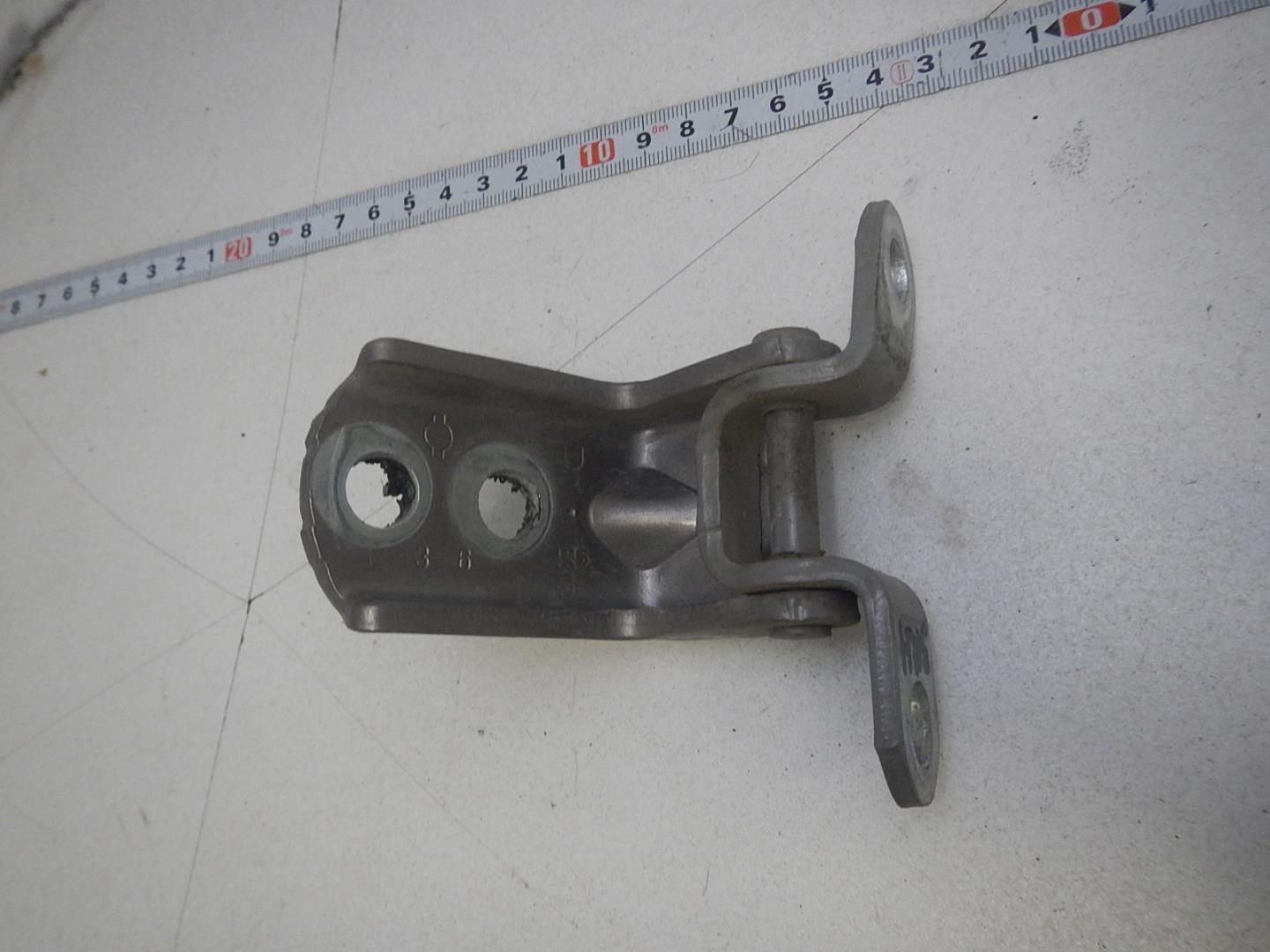 Петля двери задней правой нижняя