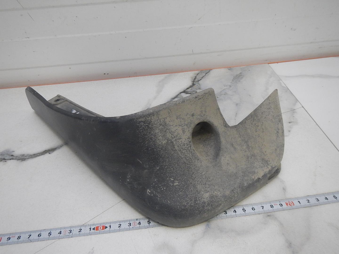 Брызговик передний левый