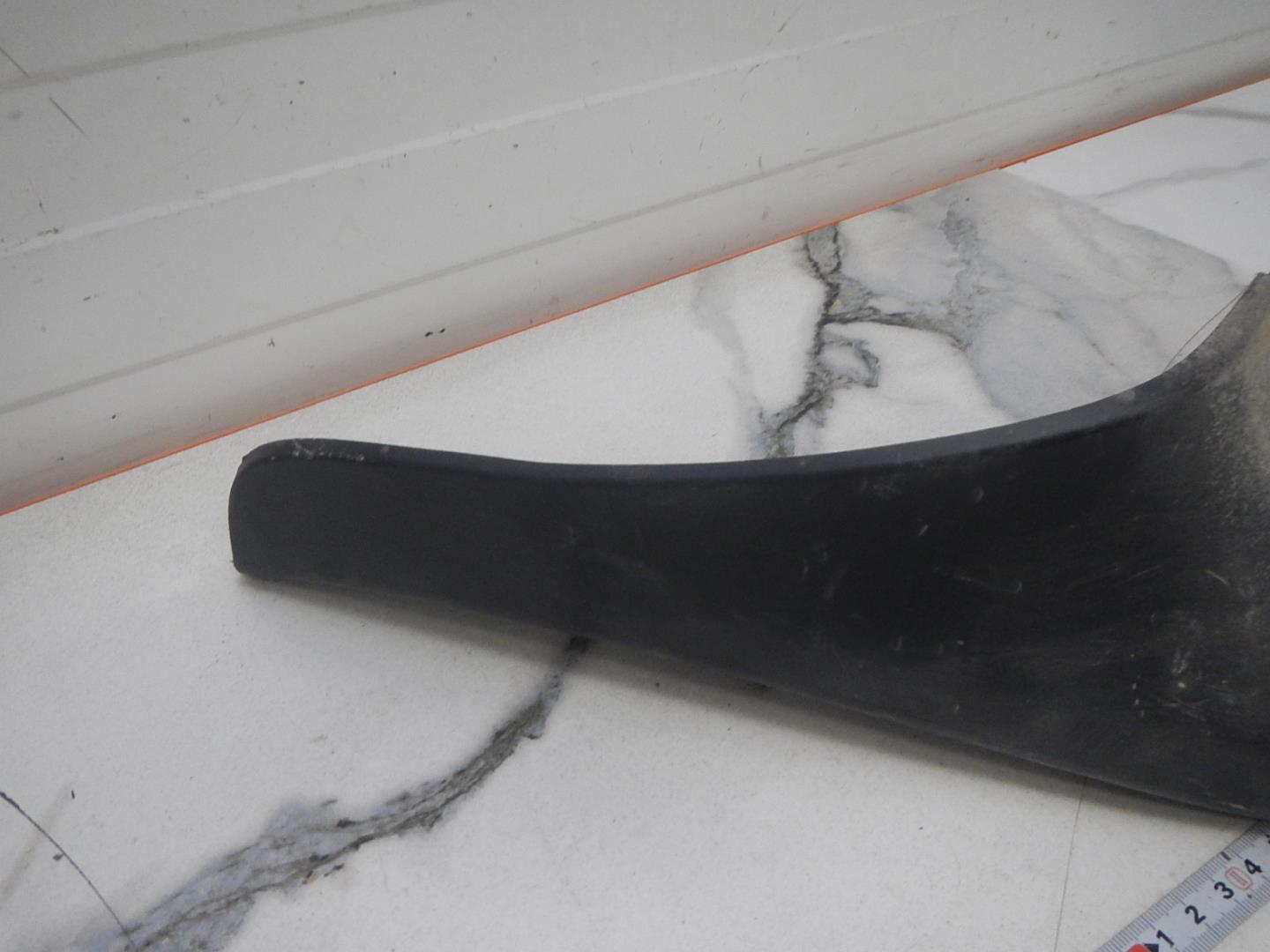 Брызговик передний левый