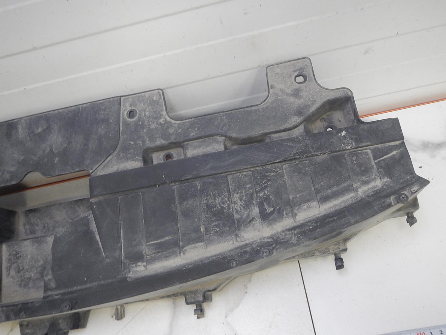 Кожух замка капота