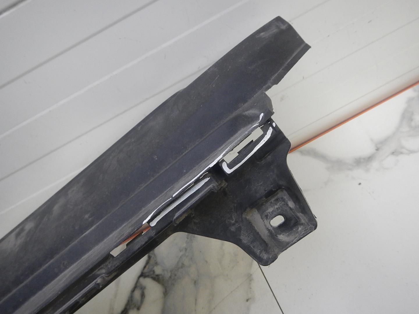 Кожух замка капота