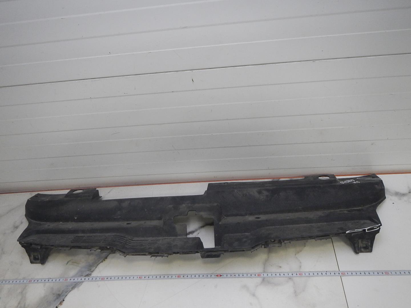 Кожух замка капота