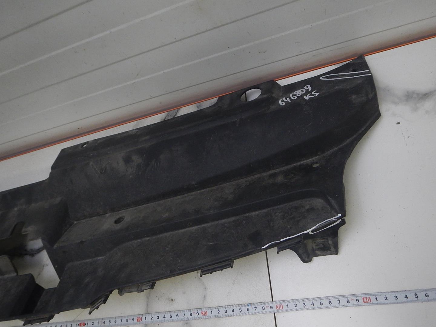 Кожух замка капота