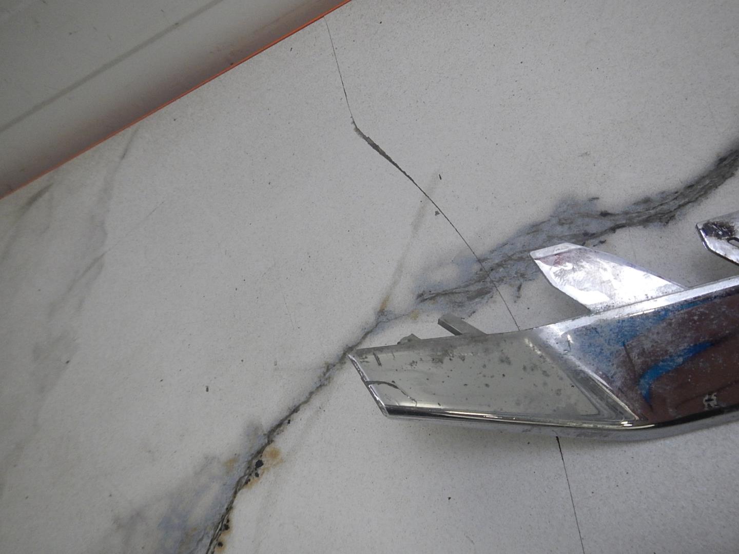 Молдинг переднего бампера правый