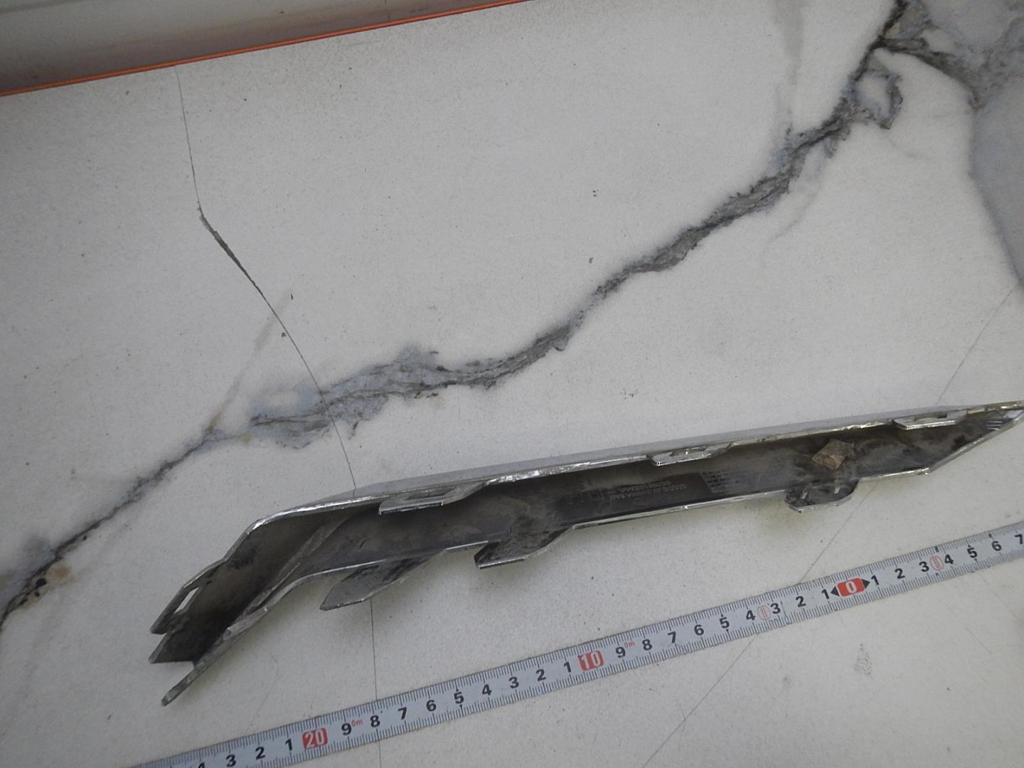 Молдинг переднего бампера правый