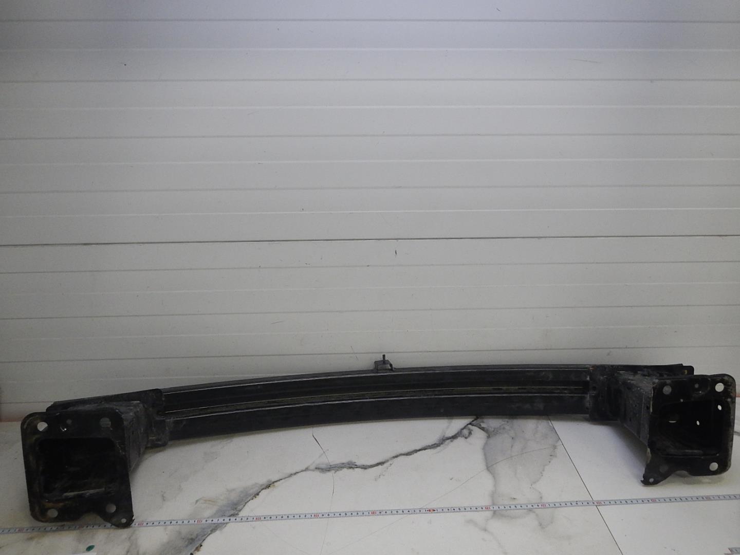 Усилитель переднего бампера