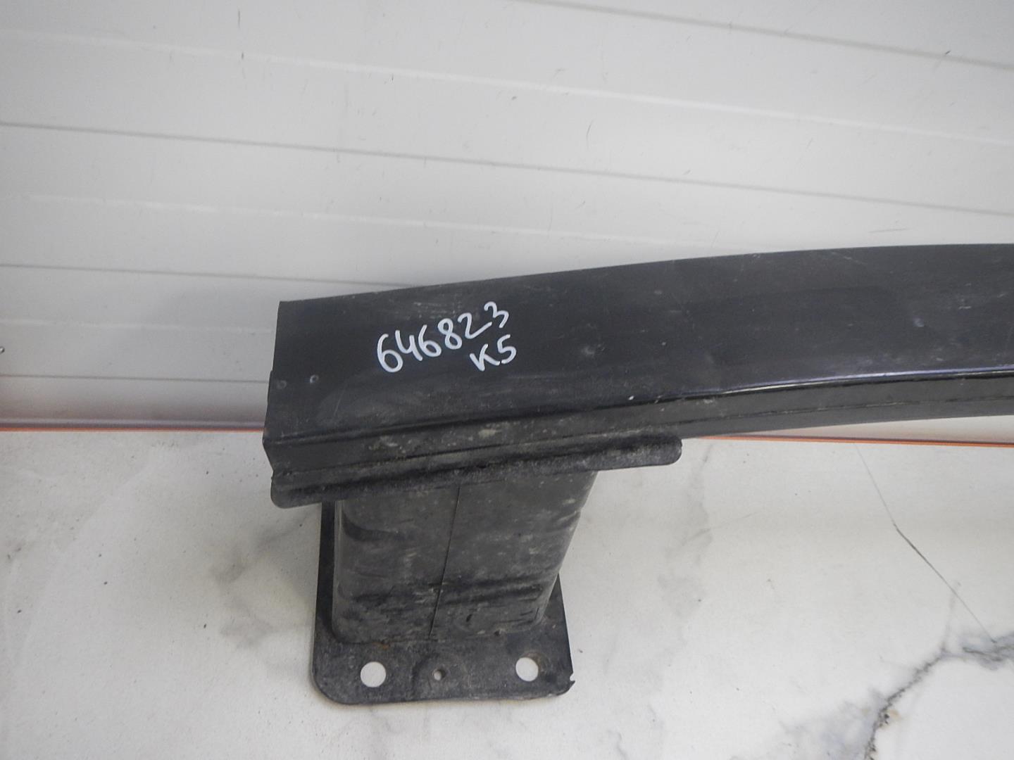 Усилитель переднего бампера