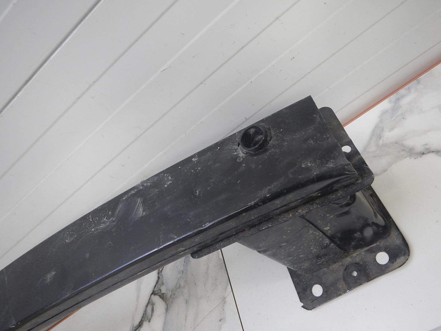 Усилитель переднего бампера