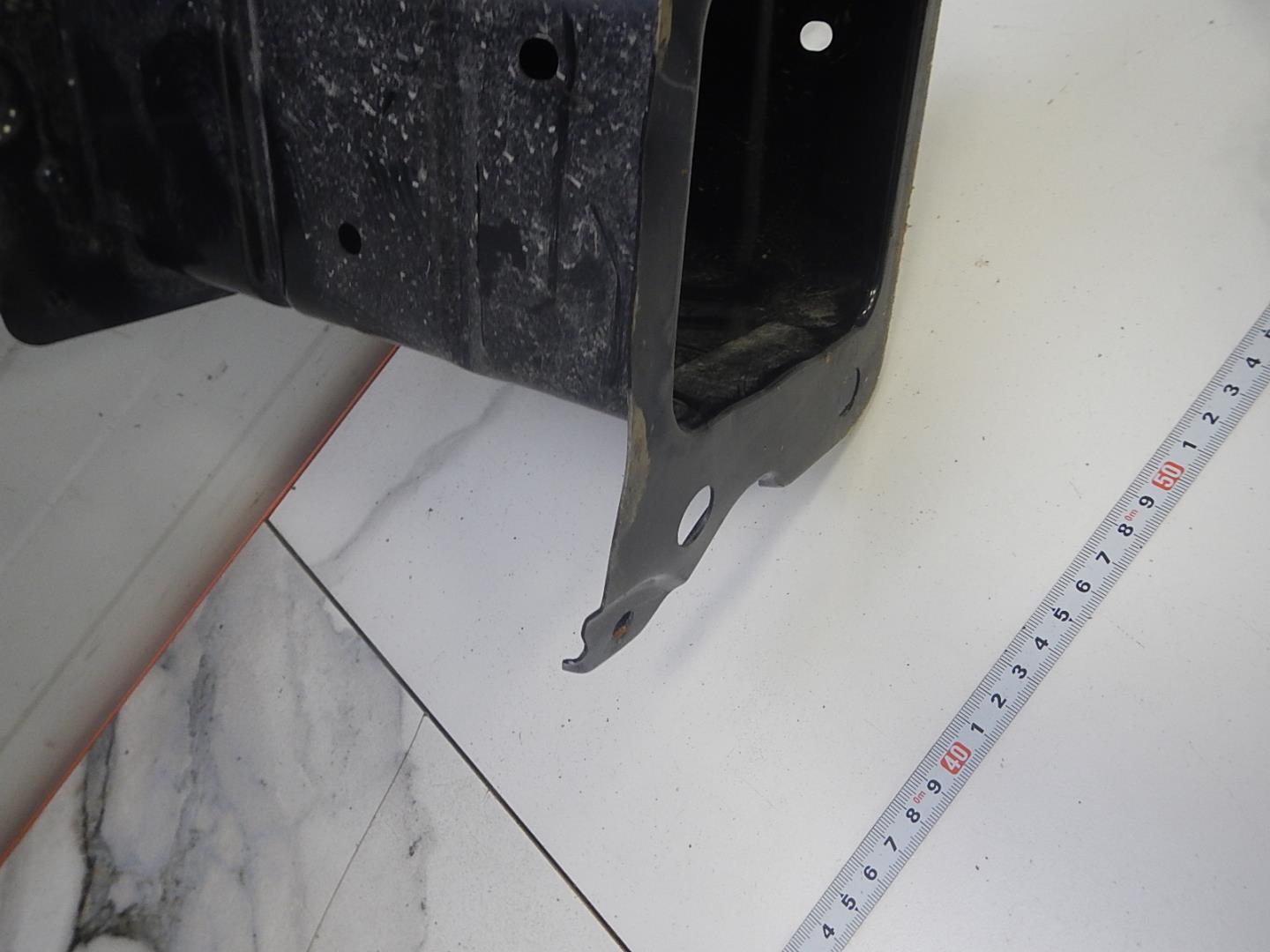 Усилитель переднего бампера