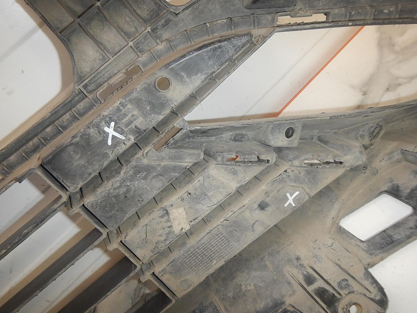 Решетка в бампер центральная