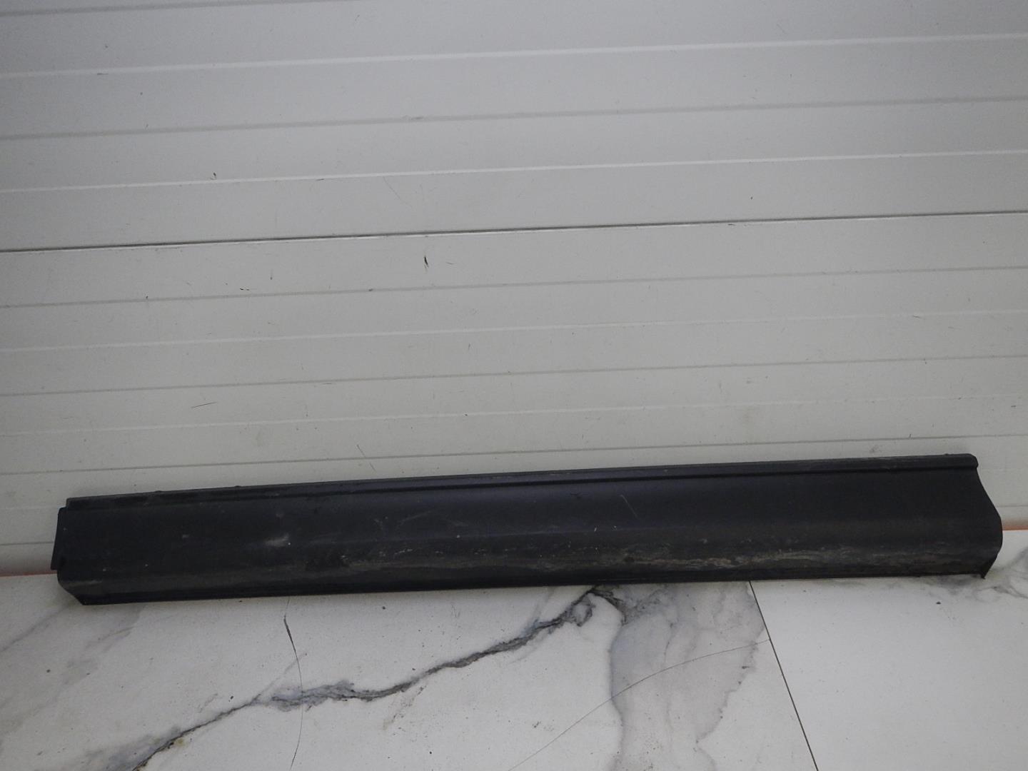 Молдинг передней левой двери