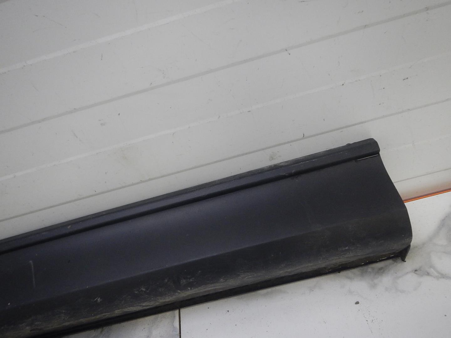 Молдинг передней левой двери