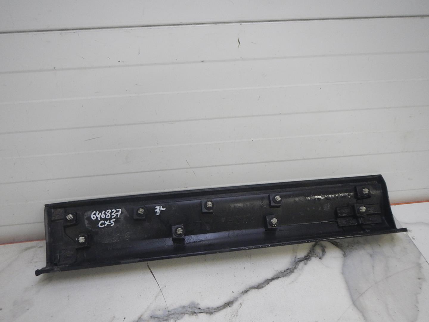 Молдинг задней левой двери