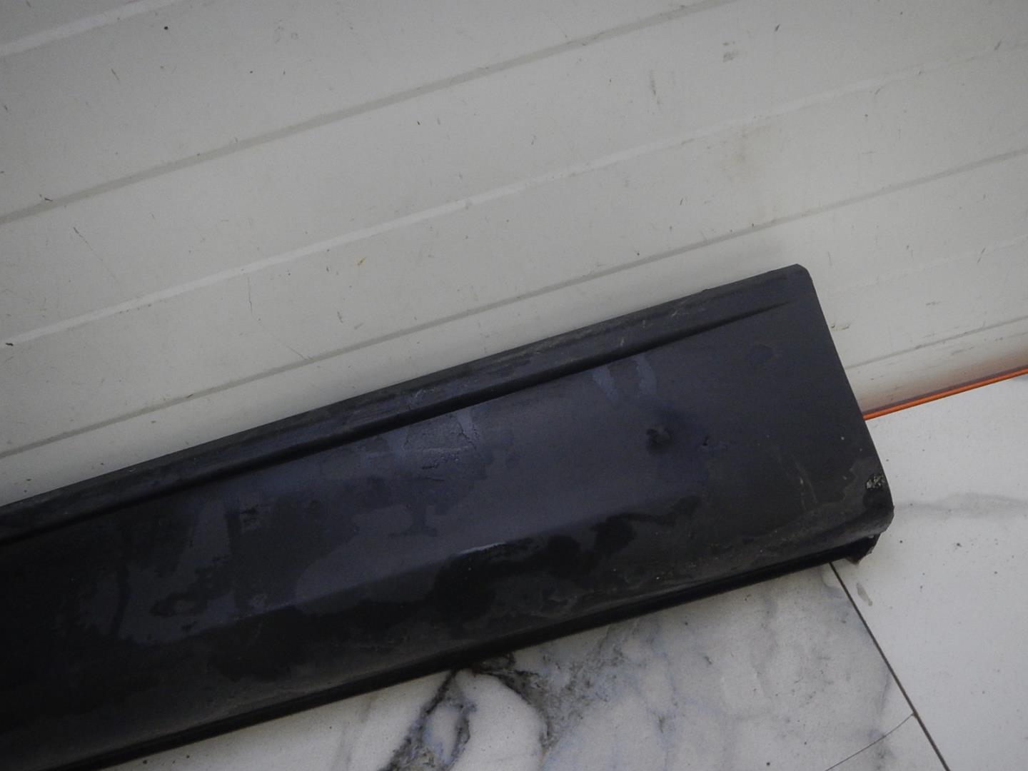 Молдинг задней левой двери