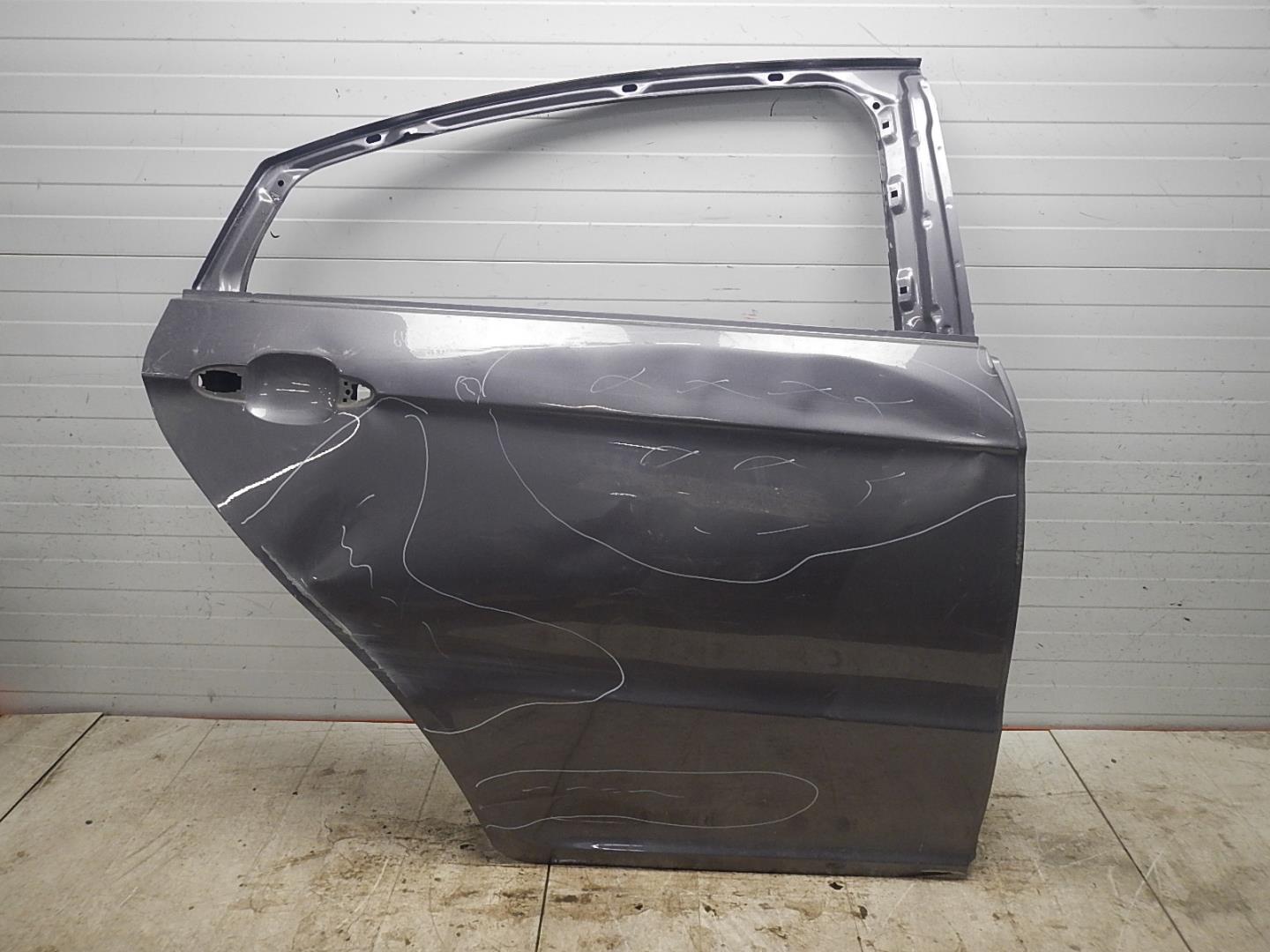 Дверь задняя правая