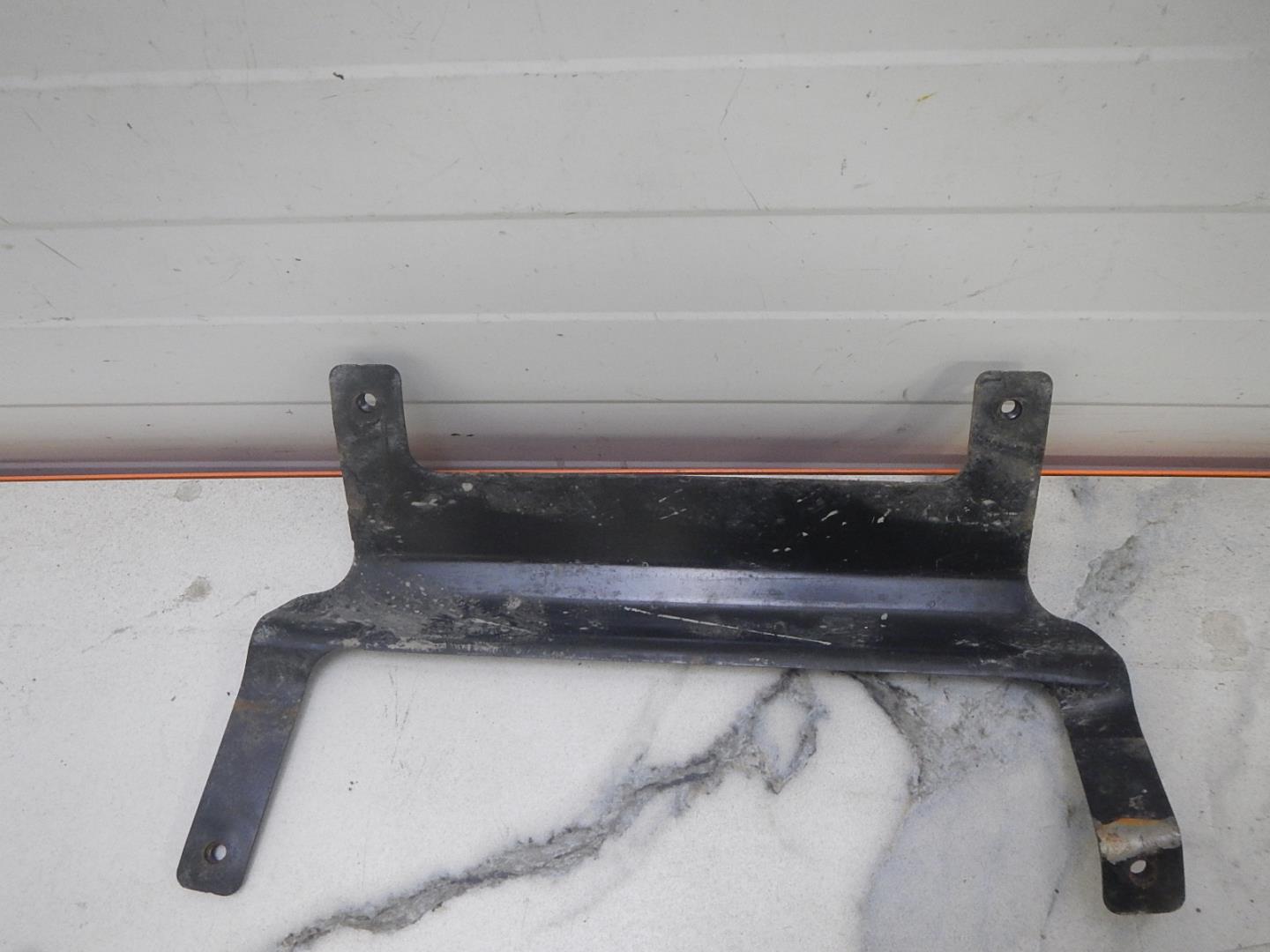 Кронштейн переднего бампера