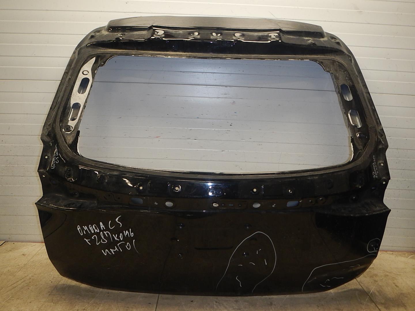 Дверь багажника