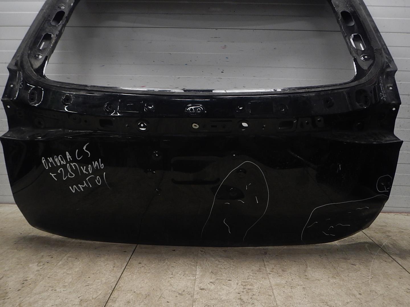 Дверь багажника