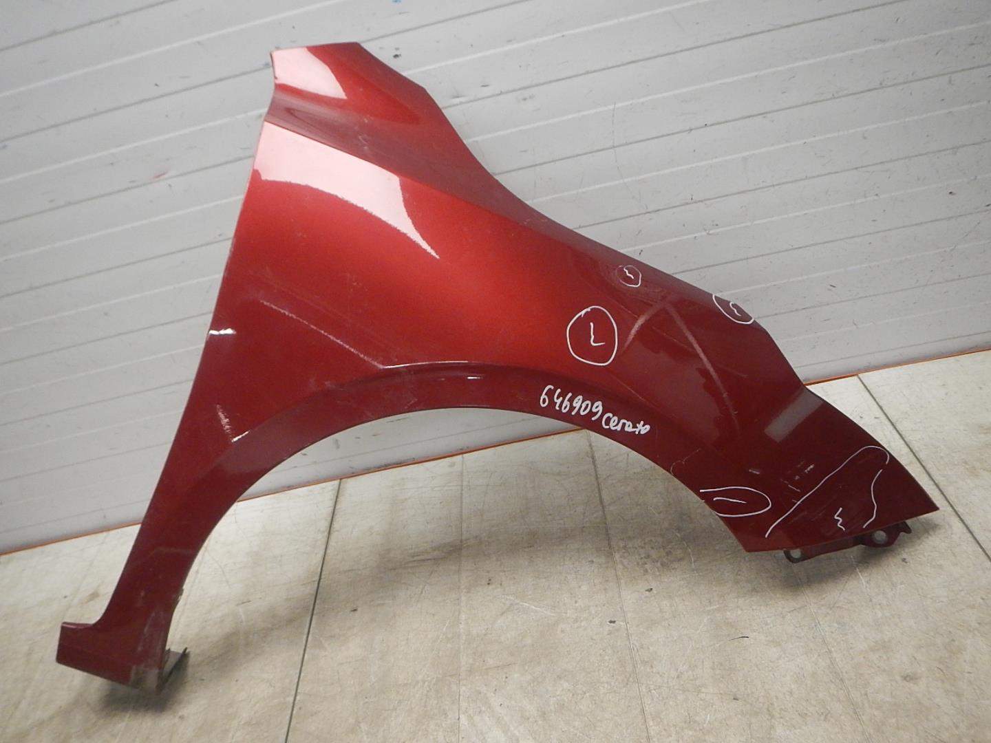 Крыло переднее правое