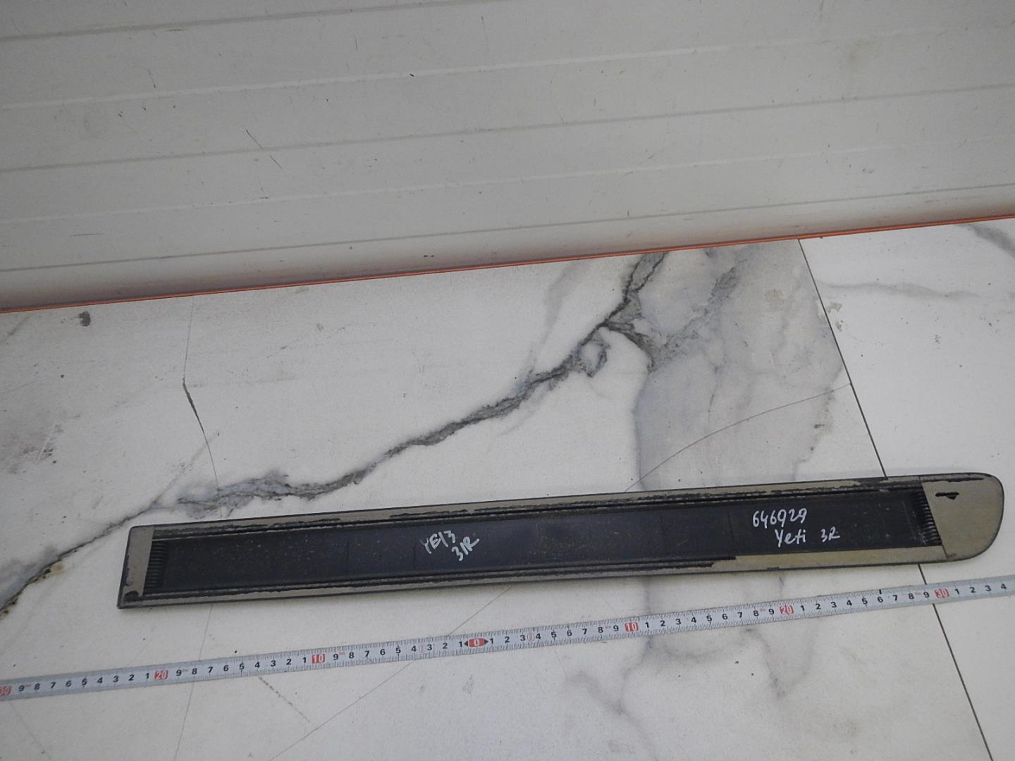 Молдинг задней правой двери